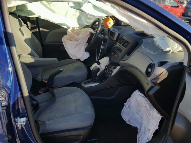1G1JA5SH9D4223257 - 2013 CHEVROLET SONIC LS 蓝色 照片 5