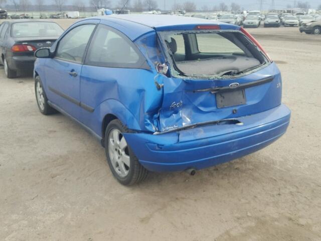 3FAFP31382R110044 - 2002 FORD FOCUS ZX3 BLUE photo 3