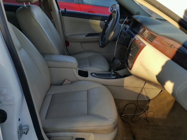 2G1WD58C369183427 - 2006 CHEVROLET IMPALA SUP 白色 照片 5