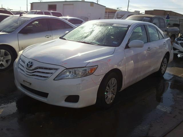 4T1BF3EK0BU741081 - 2011 TOYOTA CAMRY BASE WHITE photo 2
