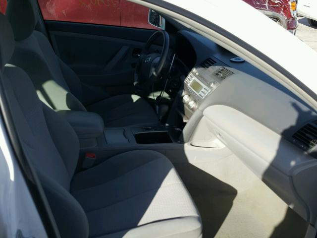 4T1BF3EK0BU741081 - 2011 TOYOTA CAMRY BASE WHITE photo 5