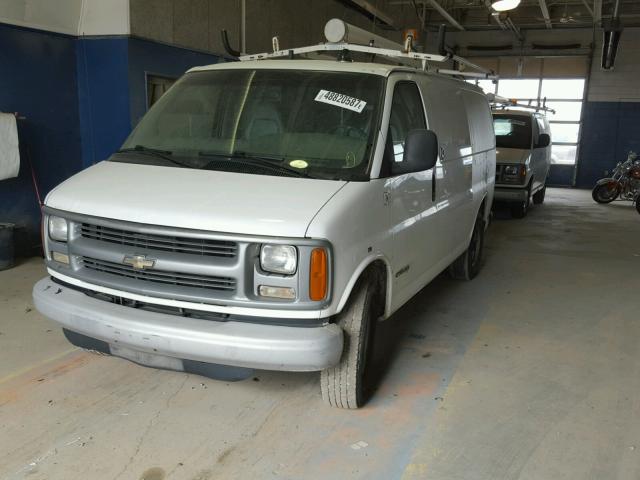 1GCHG35R1Y1205453 - 2000 CHEVROLET EXPRESS G3 WHITE photo 2