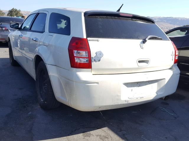 2D4FV48T65H696077 - 2005 DODGE MAGNUM SE WHITE photo 3