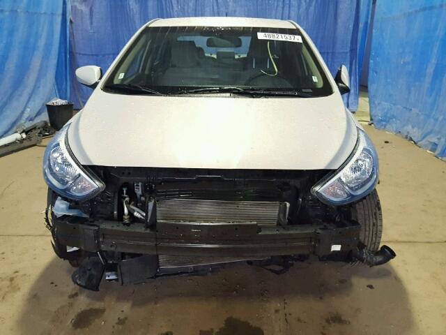 KMHCT4AE5GU961455 - 2016 HYUNDAI ACCENT SE WHITE photo 9