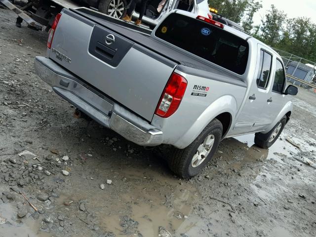 1N6AD07W25C404603 - 2005 NISSAN FRONTIER C SILVER photo 4