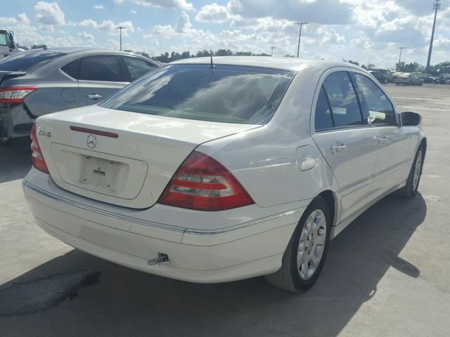 WDBRF61JX5F579548 - 2005 MERCEDES-BENZ C 240 WHITE photo 4