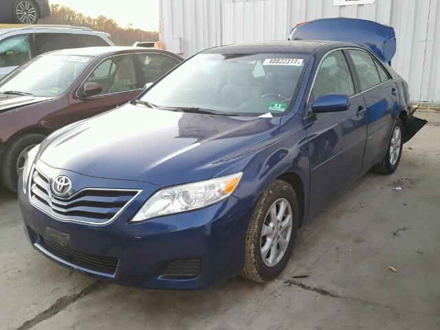 4T1BF3EK6BU583314 - 2011 TOYOTA CAMRY BASE BLUE photo 2