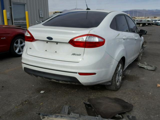 3FADP4BJ4FM110832 - 2015 FORD FIESTA SE WHITE photo 4