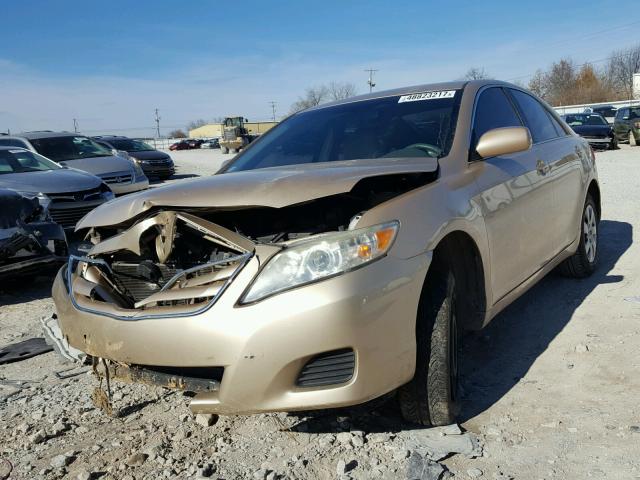 4T4BF3EKXAR041119 - 2010 TOYOTA CAMRY BASE GOLD photo 2