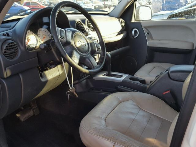 1J4GK58K34W127964 - 2004 JEEP LIBERTY LI WHITE photo 5