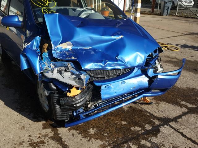 KL1TD62625B312359 - 2005 CHEVROLET AVEO BASE Կապույտ լուսանկար 9
