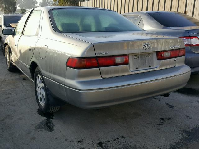 JT2BF28K7W0110151 - 1998 TOYOTA CAMRY LE GRAY photo 3