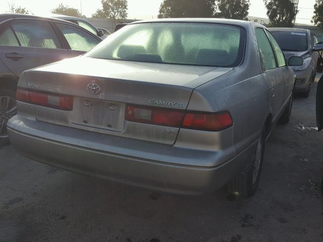 JT2BF28K7W0110151 - 1998 TOYOTA CAMRY LE GRAY photo 4