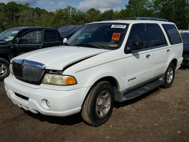 5LMEU27R11LJ25608 - 2001 LINCOLN NAVIGATOR Biały zdjęcie 2