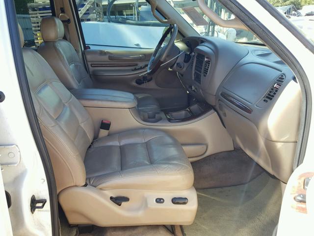 5LMEU27R11LJ25608 - 2001 LINCOLN NAVIGATOR Biały zdjęcie 5