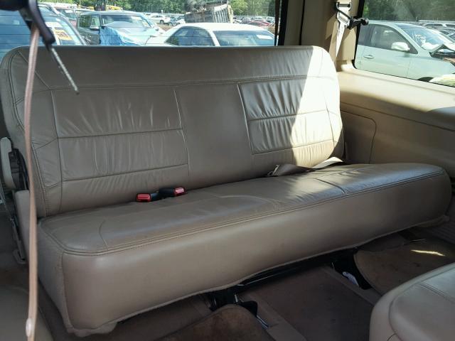 5LMEU27R11LJ25608 - 2001 LINCOLN NAVIGATOR Biały zdjęcie 9