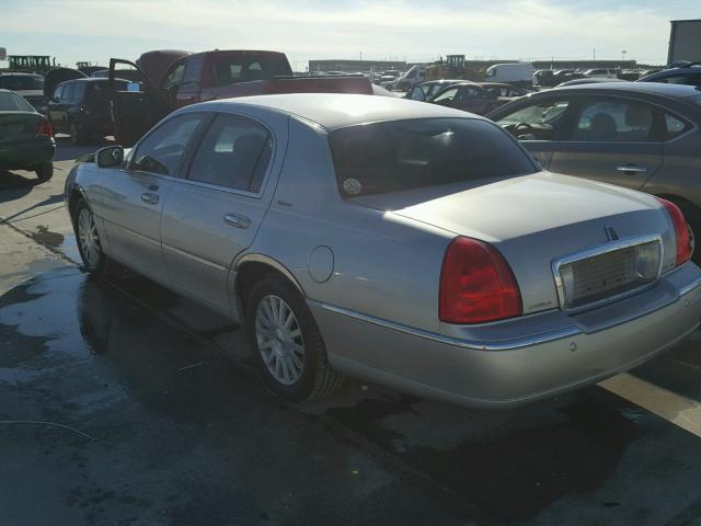 1LNHM82W93Y655315 - 2003 LINCOLN TOWN CAR S SILVER photo 3