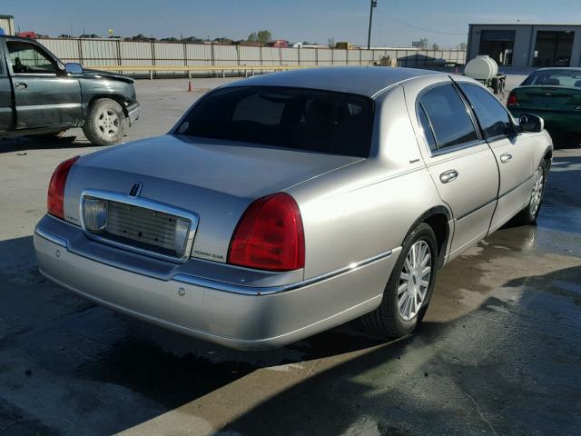 1LNHM82W93Y655315 - 2003 LINCOLN TOWN CAR S SILVER photo 4