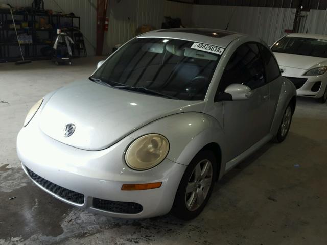 3VWRW31CX7M502941 - 2007 VOLKSWAGEN NEW BEETLE Gümüş foto 2