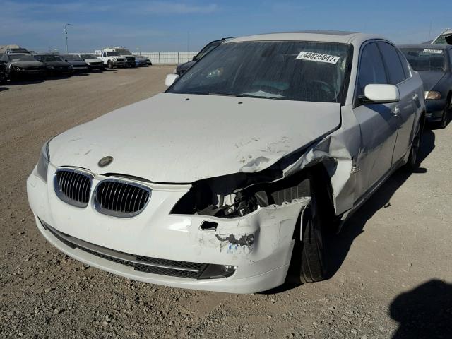 WBANU5C59AC127082 - 2010 BMW 528 I WHITE photo 2