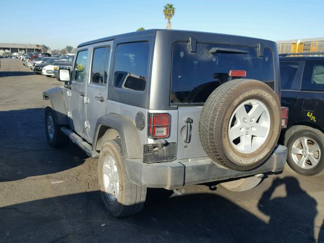 1C4BJWDG0FL771176 - 2015 JEEP WRANGLER U SILVER photo 3