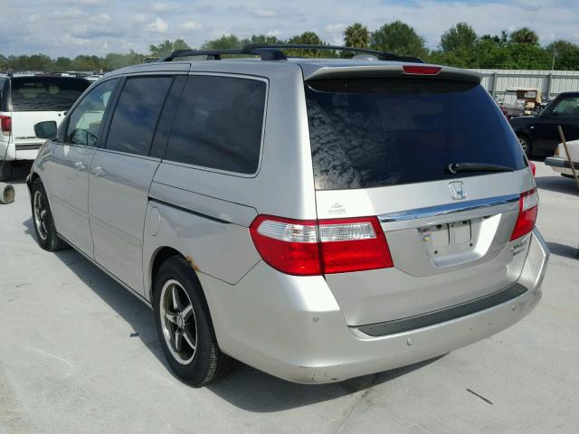 5FNRL38845B077652 - 2005 HONDA ODYSSEY TO SILVER photo 3