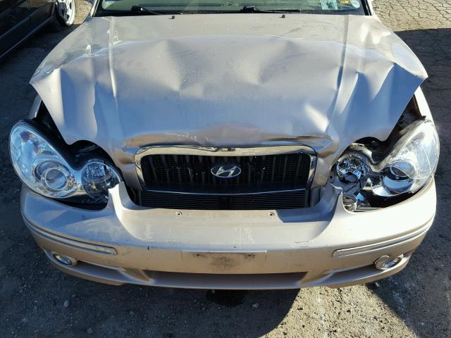 KMHWF35H45A139988 - 2005 HYUNDAI SONATA GLS GOLD photo 7