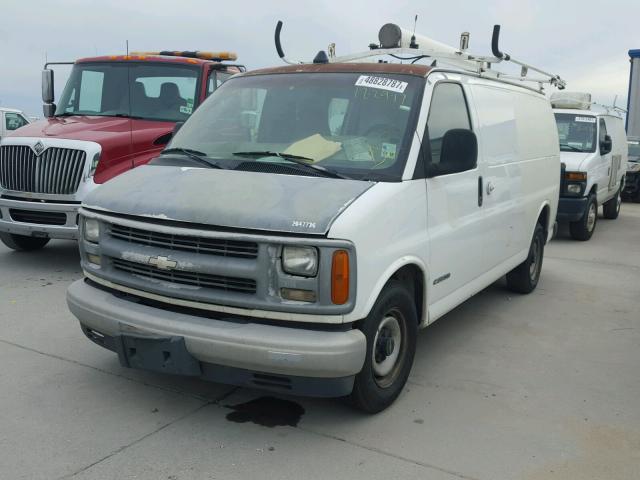 1GCFG25W411109832 - 2001 CHEVROLET EXPRESS G2 WHITE photo 2