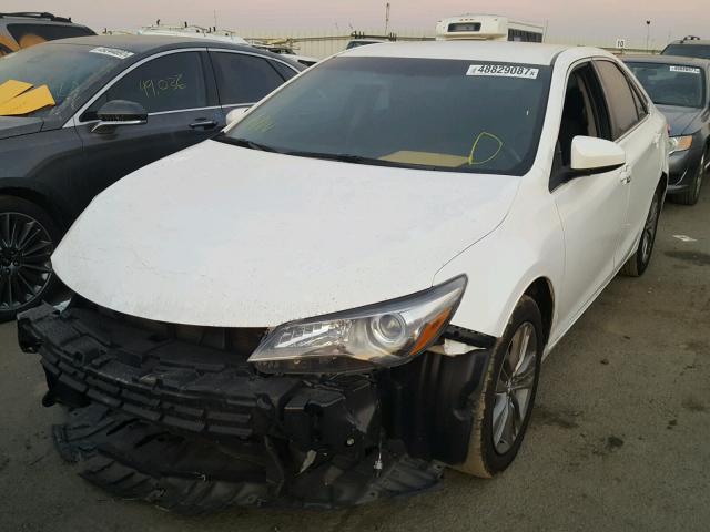 4T1BF1FK0FU996273 - 2015 TOYOTA CAMRY LE WHITE photo 2