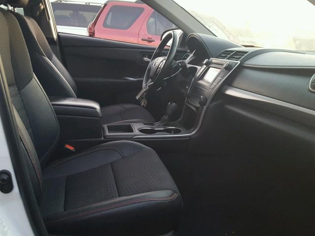 4T1BF1FK0FU996273 - 2015 TOYOTA CAMRY LE თეთრი ფოტო 5