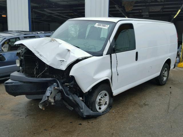 1GCWGFCA3C1187097 - 2012 CHEVROLET EXPRESS G2 WHITE photo 2