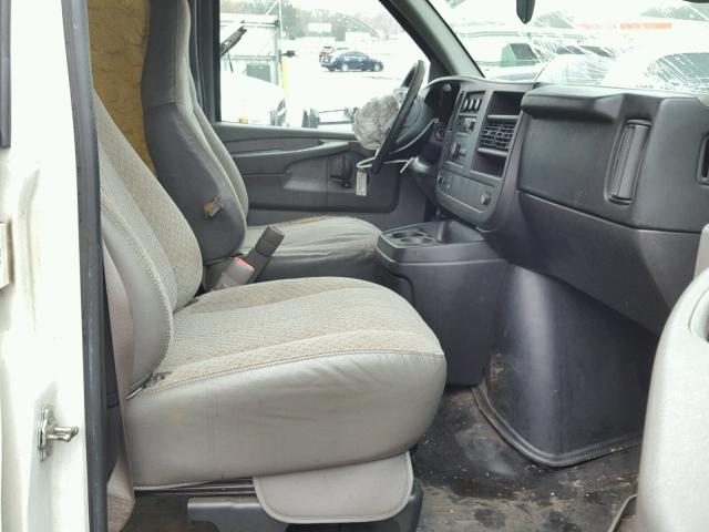 1GCWGFCA3C1187097 - 2012 CHEVROLET EXPRESS G2 WHITE photo 5