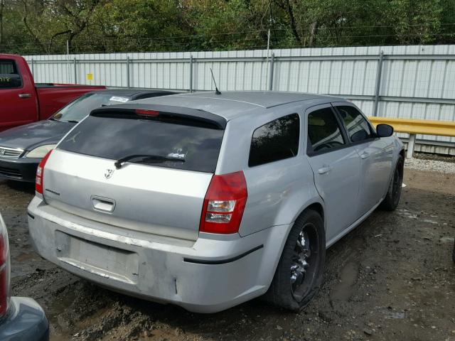 2D4FV47TX8H111619 - 2008 DODGE MAGNUM SILVER photo 4