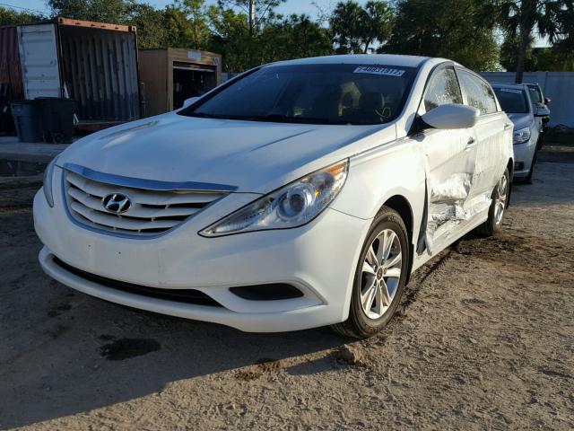 5NPEB4ACXCH469541 - 2012 HYUNDAI SONATA GLS WHITE photo 2