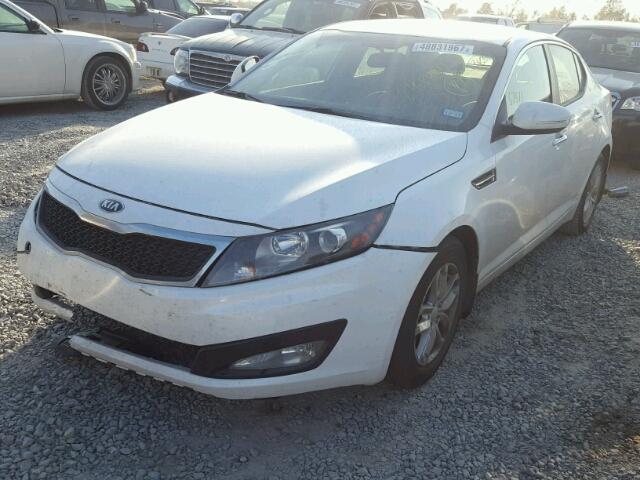 KNAGM4A70D5440411 - 2013 KIA OPTIMA LX WHITE photo 2