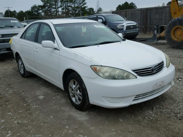 4T1BF30K25U620094 - 2005 TOYOTA CAMRY LE WHITE photo 1