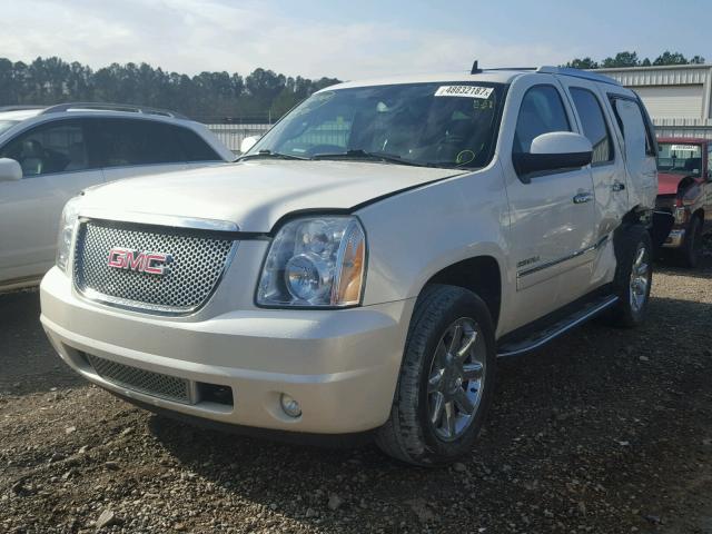 1GKUCEEF3AR271719 - 2010 GMC YUKON DENA WHITE photo 2