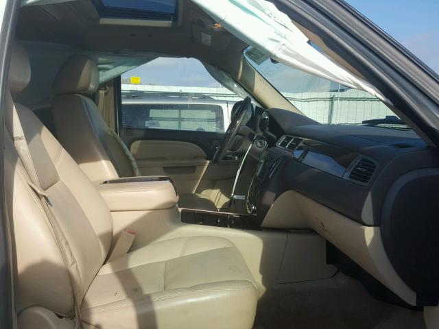 1GKUCEEF3AR271719 - 2010 GMC YUKON DENA WHITE photo 5