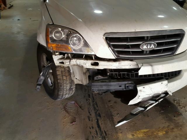 KNDJD736375755111 - 2007 KIA SORENTO EX WHITE photo 9