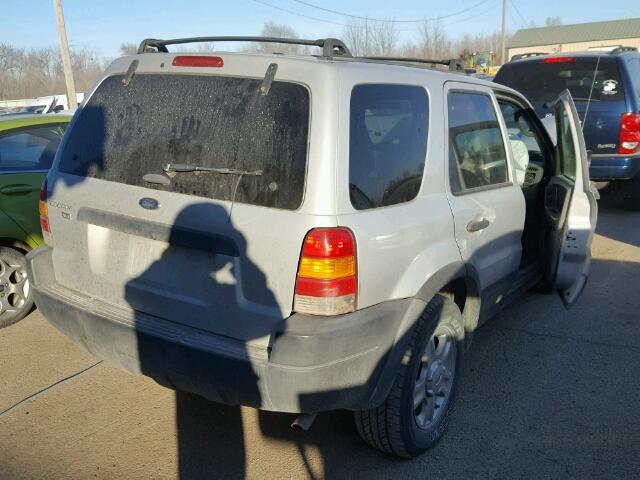 1FMYU03152KD23569 - 2002 FORD ESCAPE XLT SILVER photo 4