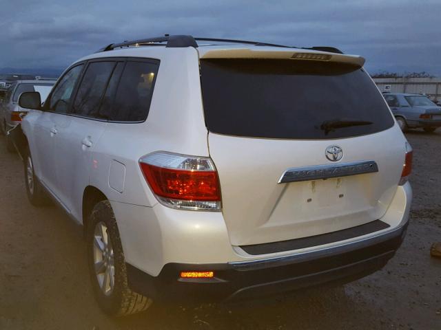 5TDZK3EH0CS065417 - 2012 TOYOTA HIGHLANDER WHITE photo 3