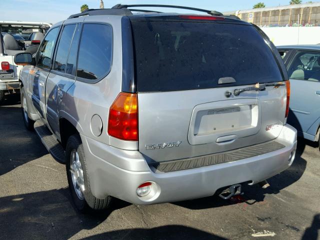 1GKDS13S252140582 - 2005 GMC ENVOY SILVER photo 3