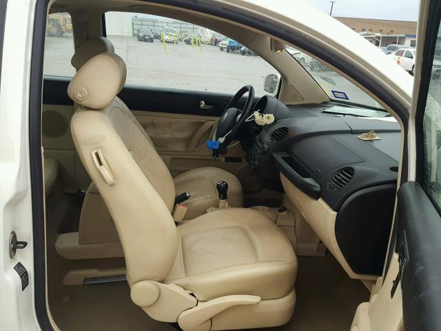 3VWCP21C63M437092 - 2003 VOLKSWAGEN NEW BEETLE 白色 照片 5