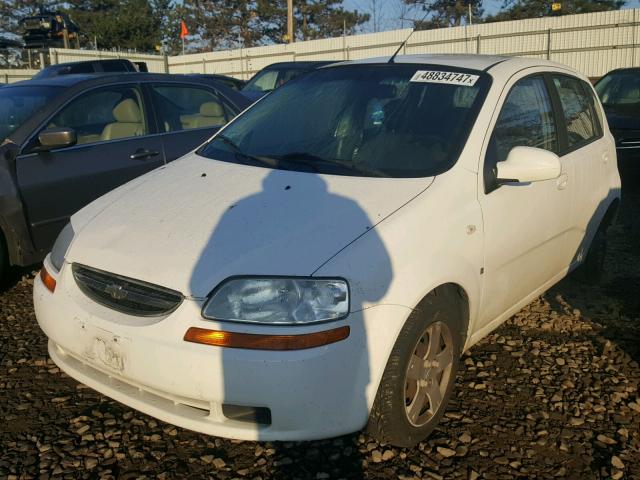 KL1TD66618B194741 - 2008 CHEVROLET AVEO BASE WHITE photo 2