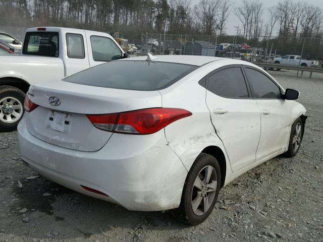 5NPDH4AE8DH304214 - 2013 HYUNDAI ELANTRA GL WHITE photo 4