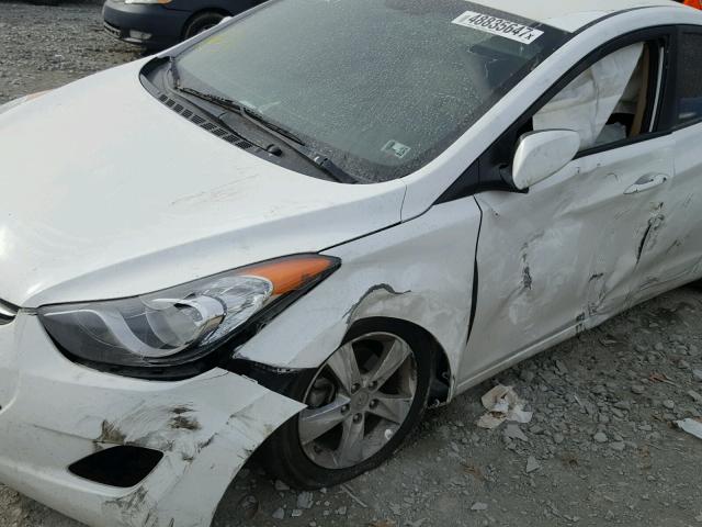 5NPDH4AE8DH304214 - 2013 HYUNDAI ELANTRA GL WHITE photo 9