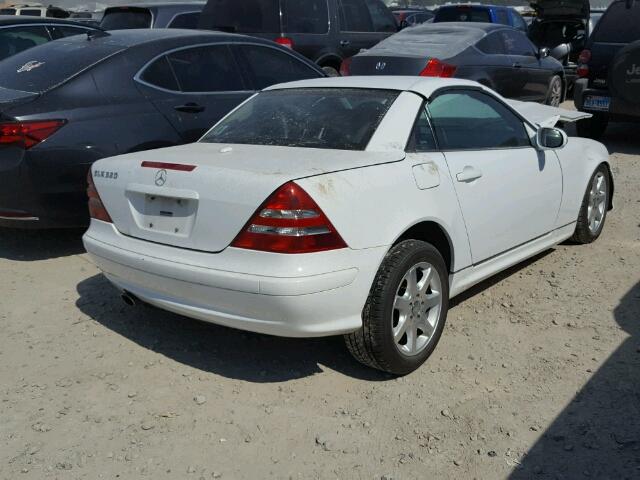 WDBKK65F81F202505 - 2001 MERCEDES-BENZ SLK 320 WHITE photo 4