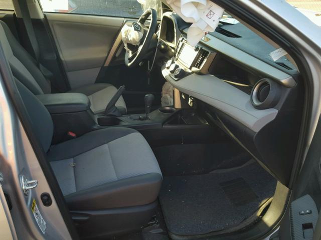 2T3ZFREV2DW060619 - 2013 TOYOTA RAV4 LE Արծաթագույն լուսանկար 5