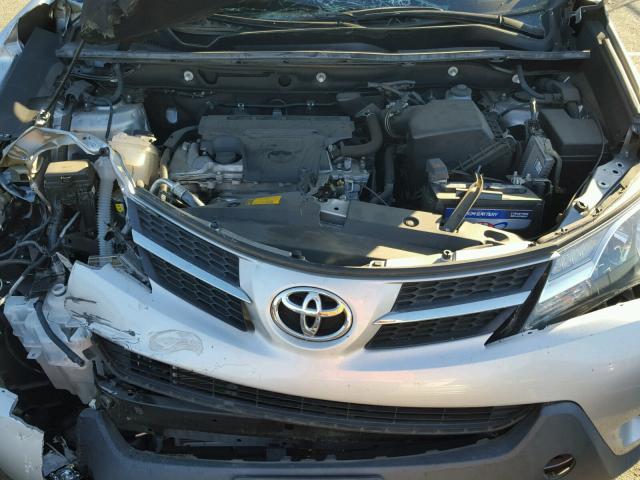 2T3ZFREV2DW060619 - 2013 TOYOTA RAV4 LE SILVER photo 7