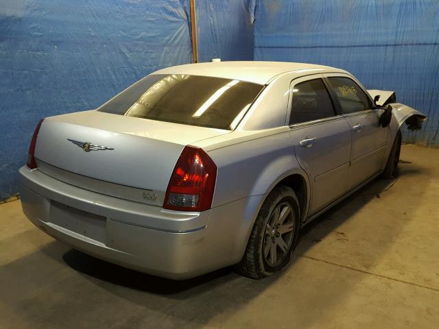 2C3KA53GX6H258479 - 2006 CHRYSLER 300 TOURIN SILVER photo 4